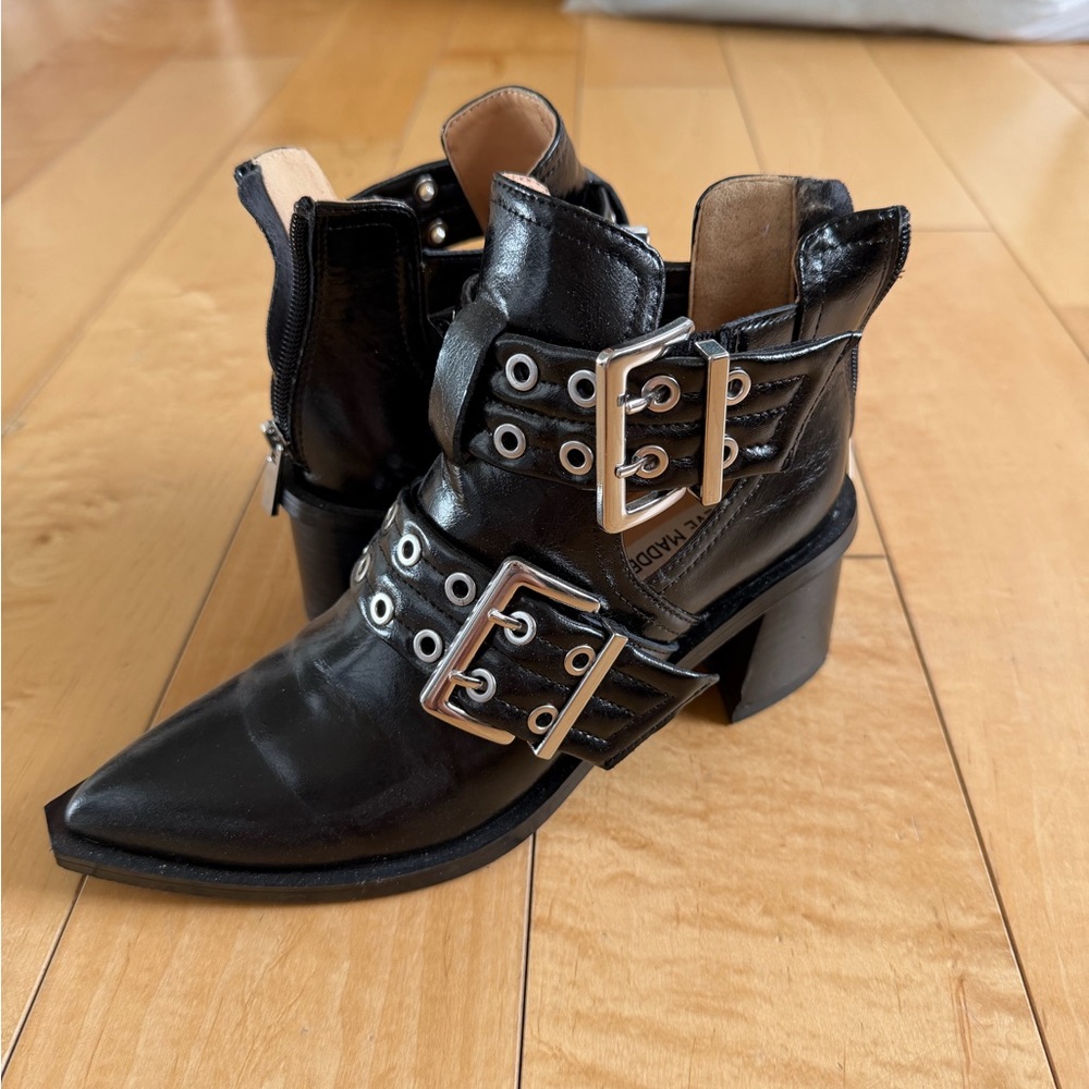 Steve Madden buckled open side boots